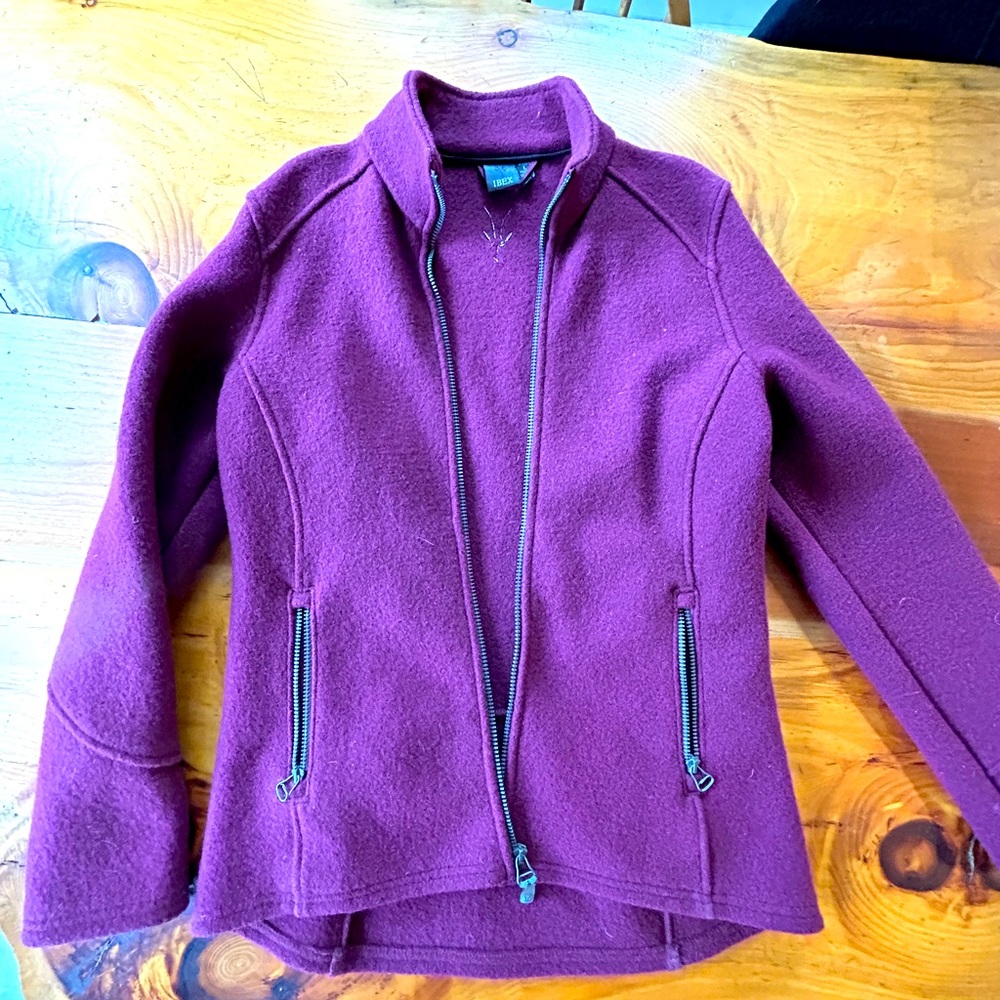 Ibex wool jacket in cranberry